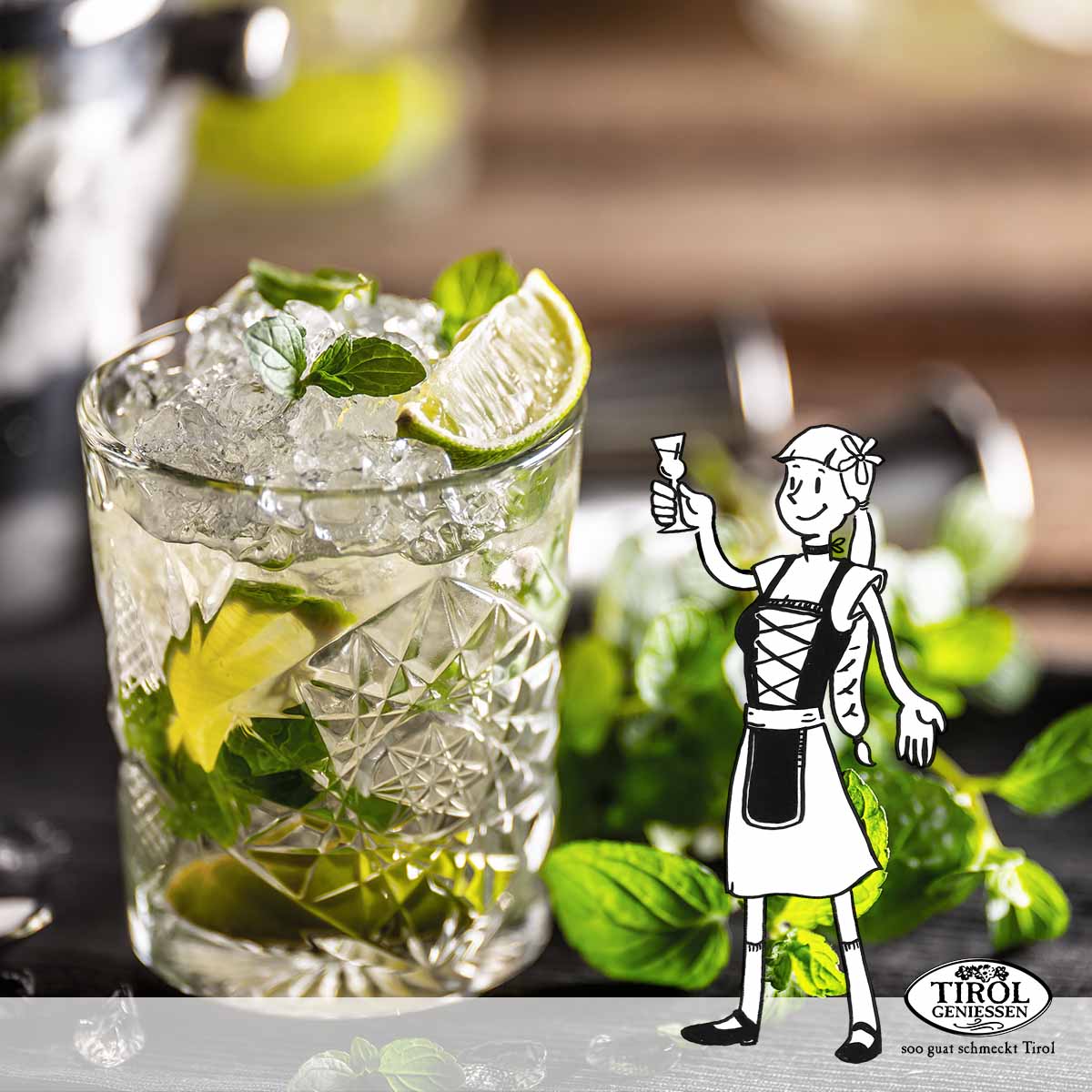 Zirben Mojito Cocktail im Glas mit Minze und Limette