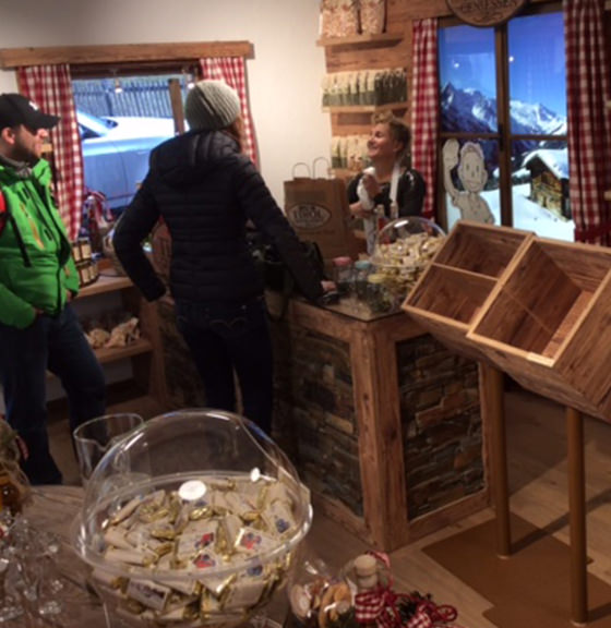 Einkaufen im Tirol Geniessen Shop in Serfaus